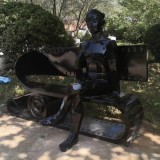 不锈钢胶卷座椅，切面人物雕塑