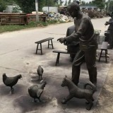 农村人物玻璃钢女人喂鸡雕塑