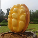 核桃的形与神一尊玻璃钢雕塑的生命寓言