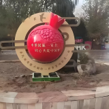 铸就城市灵魂玻璃钢石榴地标雕塑的文化定制之旅