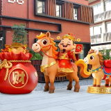 驻足时光玻璃钢卡通马的新年凝视