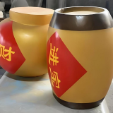 复古玻璃钢酒瓶雕塑传统酿造精神的空间转译者