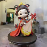 当卡通遇见琵琶玻璃钢雕塑里的传统新生