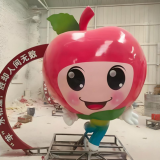 红晕上的童趣论玻璃钢卡通苹果雕塑的空间魔法