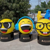 凝固的笑容玻璃钢卡通表情雕塑的艺术与工艺