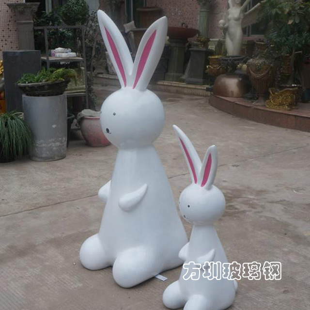 城市卡通小兔子玻璃钢雕塑